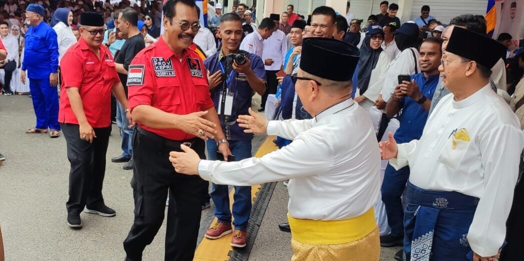 Romo di tengah pendukung Rudi di Tanjungpinang