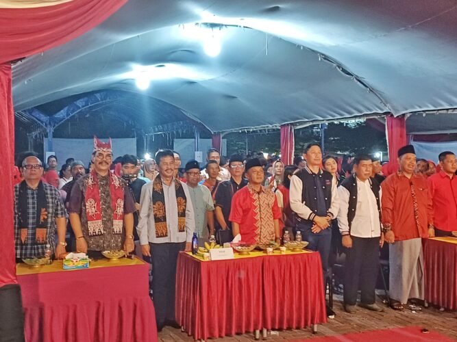 Ikawangi Batam pada Sabtu (26/10/2024) mendeklarasikan diri mendukung Rudi Rafiq sebagai pasangan calon Gubernur 2025-2030.
