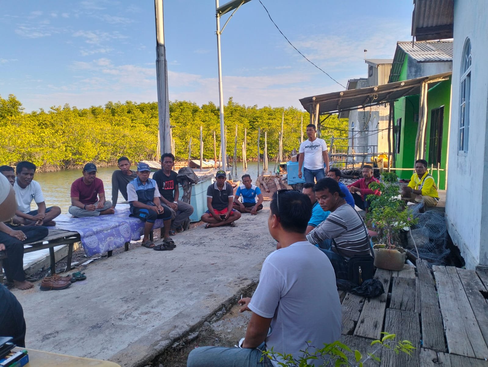 Tenggel Pesisir Bintan Ahad 27 10 24 Warga Tenggel Pesisir Bintan, Ahad (27/10/2024) mengakui sudah lama menantikan kepemimpinan Rudi Rafiq memberikan sentuhan untuk Provinsi Kepri yang lebih maju.