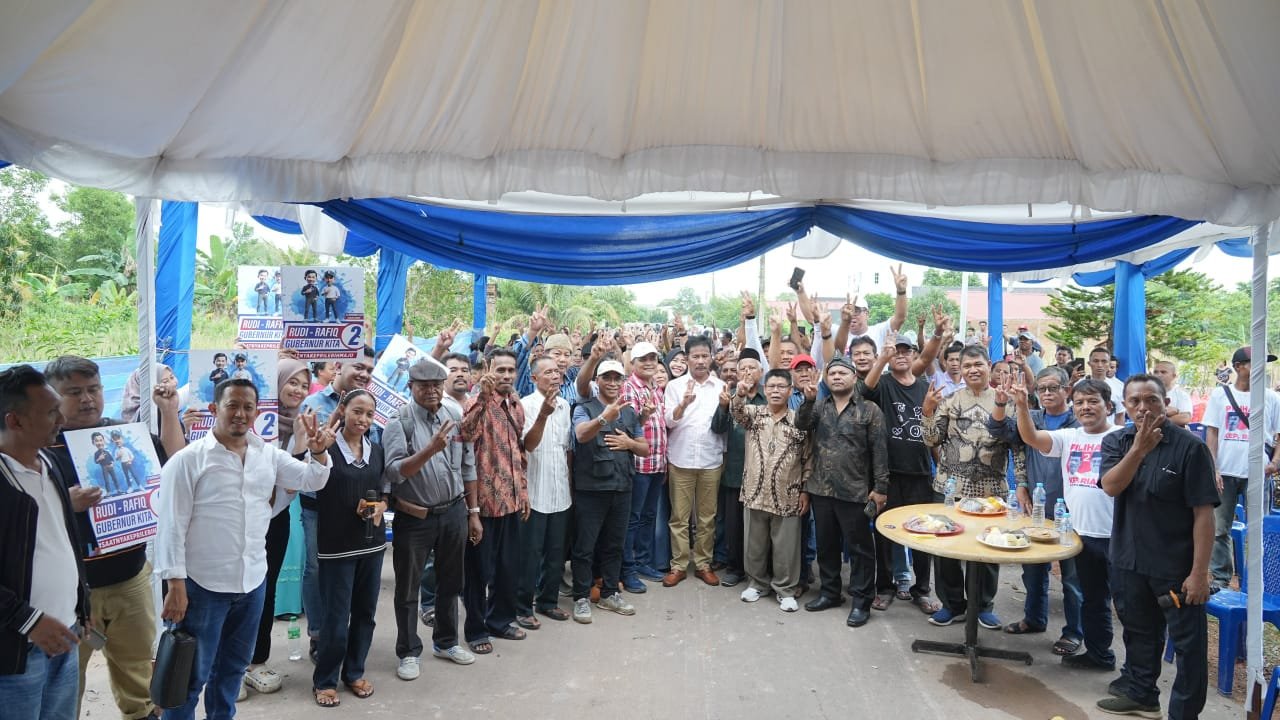 Bedelau 2 Rabu 20 11 24 Calon Gubernur Kepri, H. Muhammad Rudi di tengah pendukungnya maju ke Kepri-1.