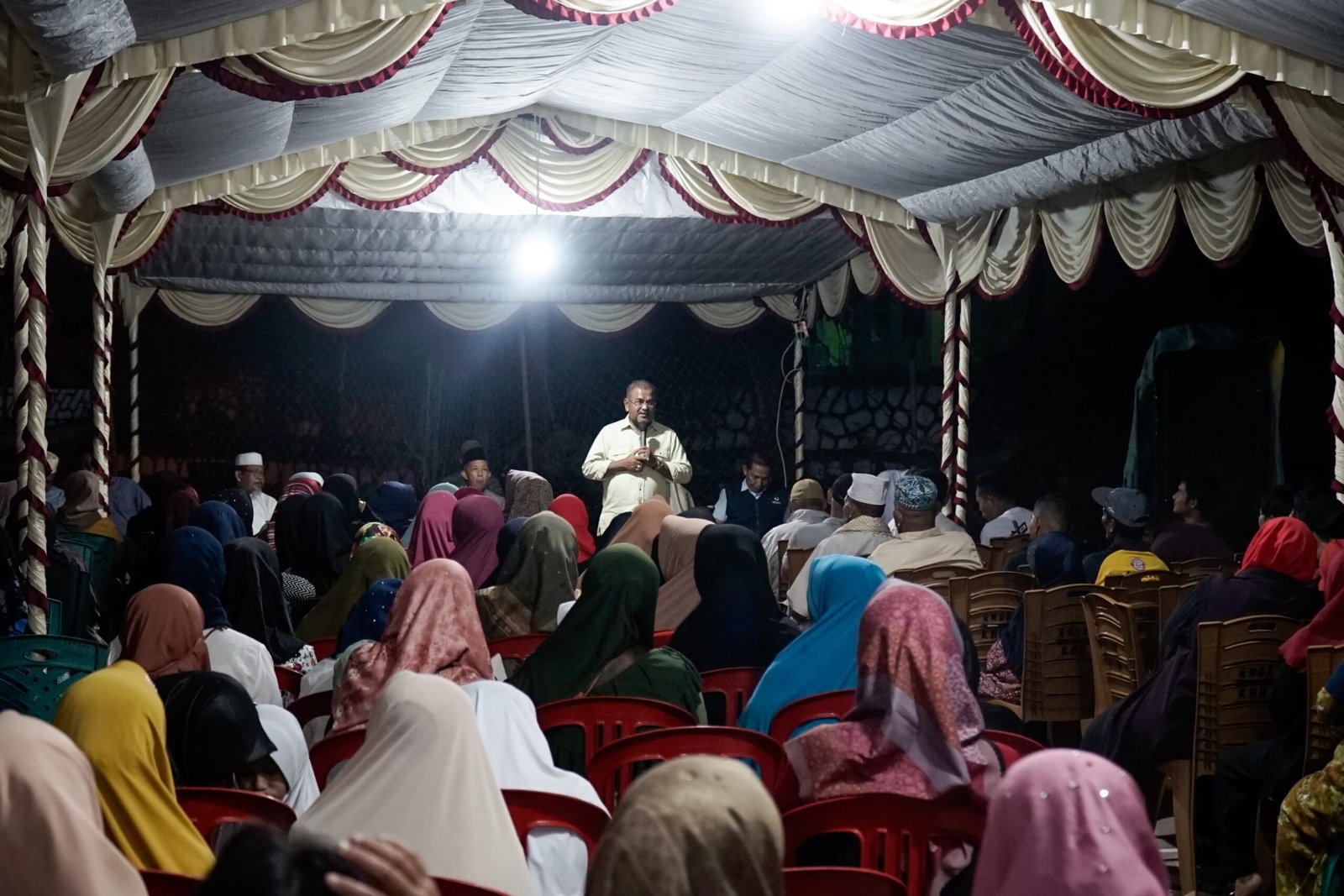 Harjosari 1 Rafiq Minggu 17 11 24 H. Aunur Rafiq, calon wakil Gubernur Kepri, bersilaturahmi dengan warga Harjosari, Karimun, Minggu (17/11/24).