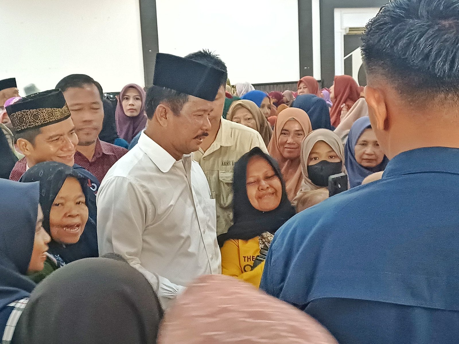 Calon Gubernur Kepri, H. Muhammad Rudi bersilaturahmi dengan ibu-ibu majelis taklim Bengkong dan Batuampar, Batam, Minggu (10/11/2024).