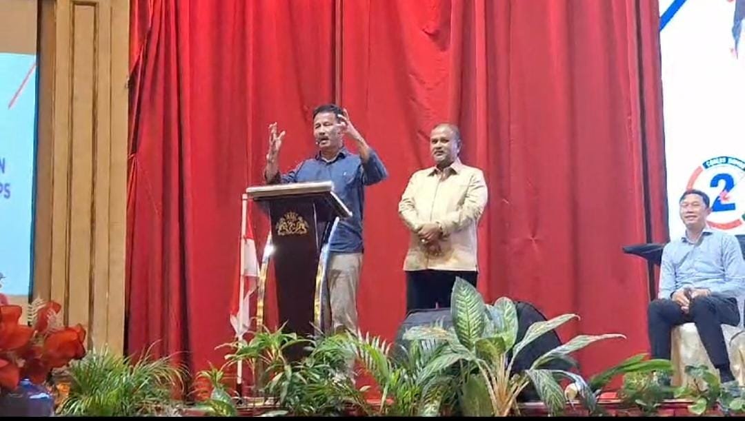 Rudi Rafiq saat apel siaga para saksi di Hotel Harmoni, Sabtu sore (23/11/2024).