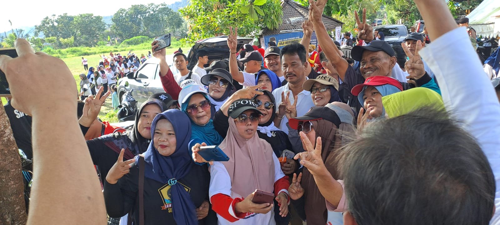 Calon Gubernur H. Muhammad Rudi di sela senam bersama warga Seibeduk Kota Batam, Minggu (17/11/2024).