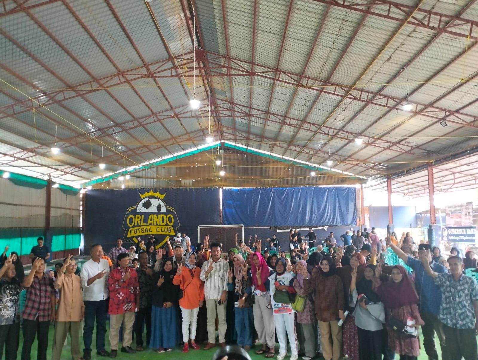 Telukeriting2 Rudi Rabu 6 11 24 Calon Gubernur Kepri, H. Muhammad Rudi saat bersilaturahmi bersama warga Telukkeriting Tanjungpinang.