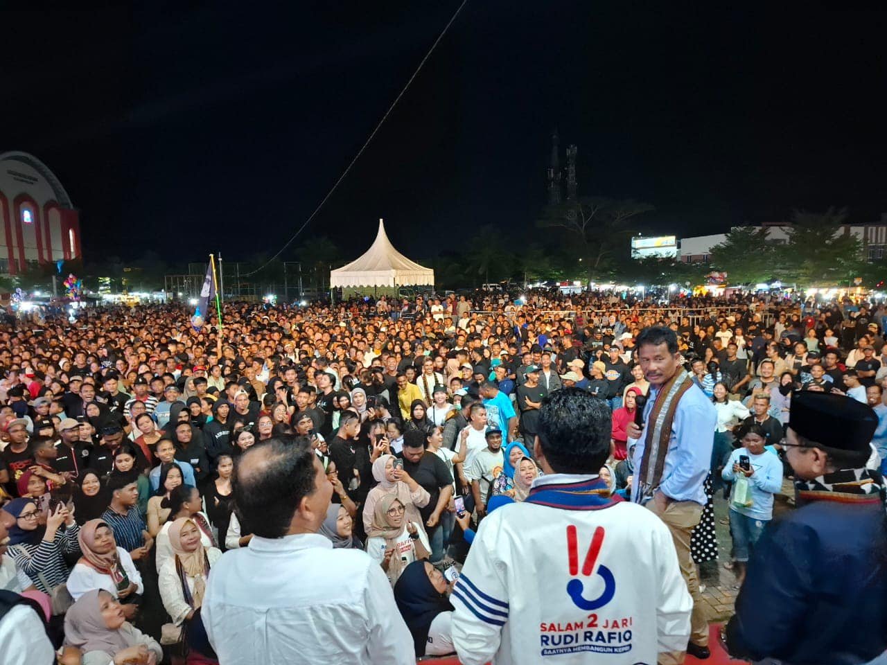 Timor 0 Selasa 19 11 24 Calon Gubernur Kepri, H. Rudi Rafiq di Silaturahmi Masyarakat Flobamora Batam, Selasa malam (19/11/2024) di Lapangan SP Plaza Batuaji.